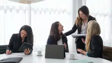 Les multiples facettes des services offerts aux entreprises : conseil, assistance technique, formation, etc