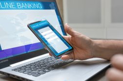 Banque en ligne ou traditionnelle : comment choisir selon son profil ?