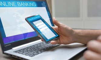 Banque en ligne ou traditionnelle : comment choisir selon son profil ?