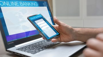 Banque en ligne ou traditionnelle : comment choisir selon son profil ?