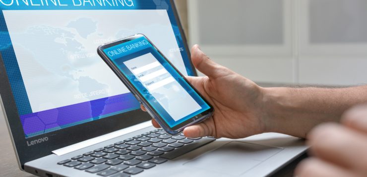 Banque en ligne ou traditionnelle : comment choisir selon son profil ?