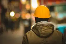 faire travailler sans contrat
